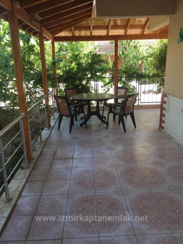 Zwei 2+1-Wohnungen Am Meer Zum Verkauf In Payamlı, Seferihisar, Izmir