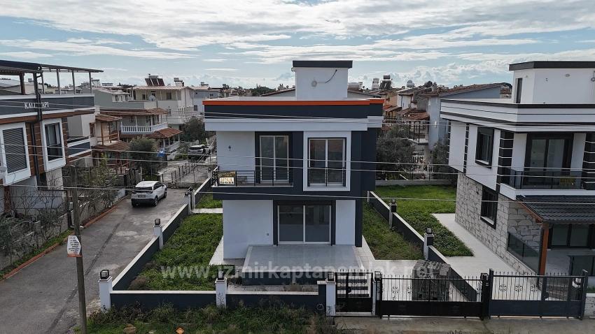 3+1-Zimmer Sommerhaus Zu verkaufen in Cumhuriyet Bz. Seferihisar Doğanbey - 165 m²