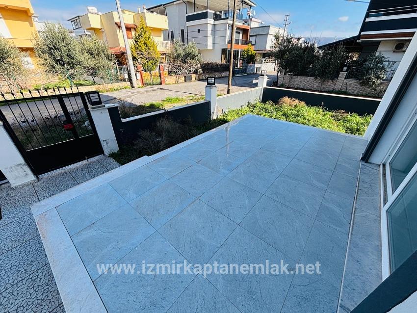 3+1-Zimmer Sommerhaus Zu verkaufen in Cumhuriyet Bz. Seferihisar Doğanbey - 165 m²