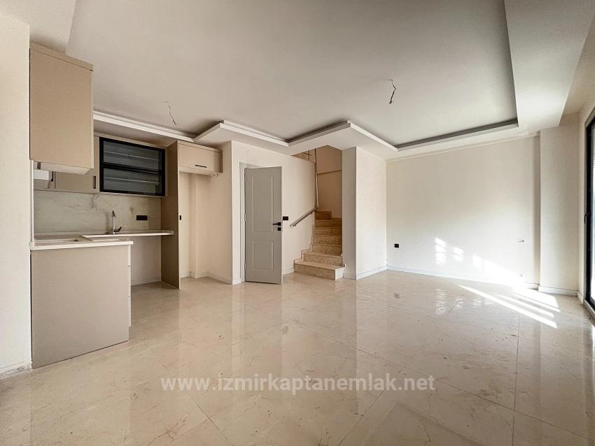 Brandneue 2+1-Villa Zum Verkauf In Wunderschöner Lage In Seferihisar Doğanbey Payamlı