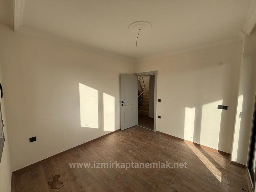 Brandneue 2+1-Villa Zum Verkauf In Wunderschöner Lage In Seferihisar Doğanbey Payamlı