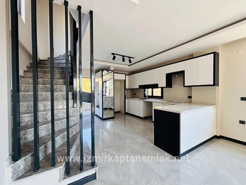 3+1-Zimmer Sommerhaus Zu verkaufen in Atatürk Bz. Seferihisar Doğanbey - 150 m²