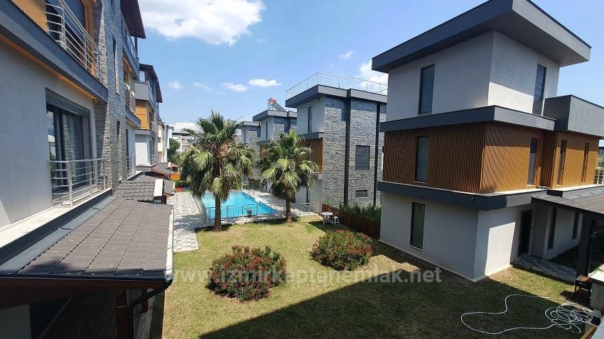 3+1 Villa Mit Pool Und Garten Am Meer In Seferihisar Payamlı Zu Verkaufen