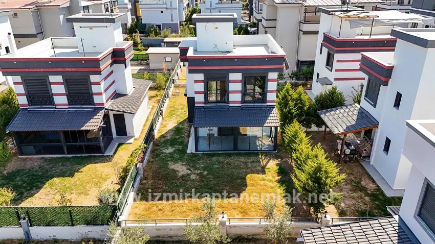 3+1-Zimmer Sommerhaus Zu verkaufen in Cumhuriyet Bz. Seferihisar Doğanbey - 180 m²