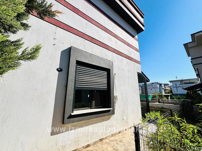 3+1-Zimmer Sommerhaus Zu verkaufen in Cumhuriyet Bz. Seferihisar Doğanbey - 180 m²