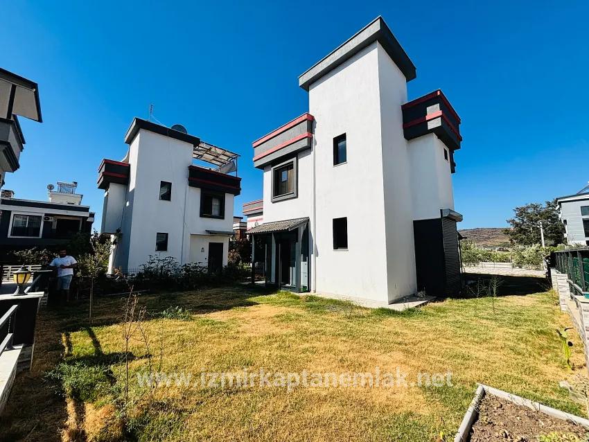 3+1-Zimmer Sommerhaus Zu verkaufen in Cumhuriyet Bz. Seferihisar Doğanbey - 180 m²