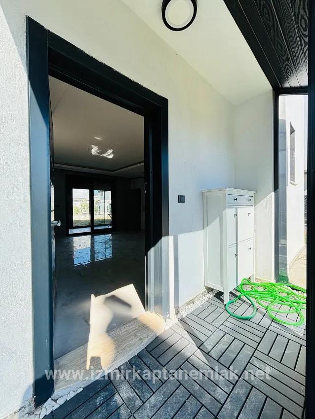 3+1-Zimmer Sommerhaus Zu verkaufen in Cumhuriyet Bz. Seferihisar Doğanbey - 180 m²