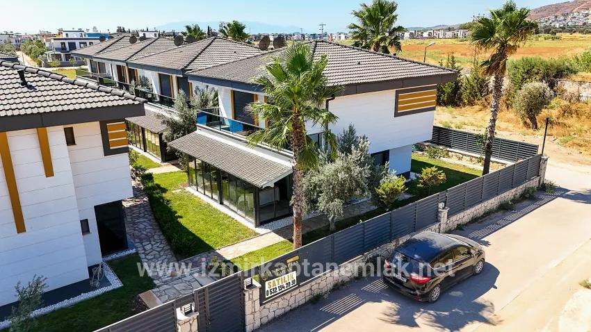 3+1-Zimmer Sommerhaus Zu verkaufen in Cumhuriyet Bz. Seferihisar Doğanbey - 290 m²