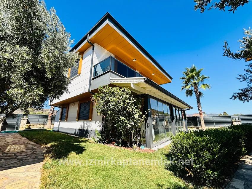 3+1-Zimmer Sommerhaus Zu verkaufen in Cumhuriyet Bz. Seferihisar Doğanbey - 290 m²