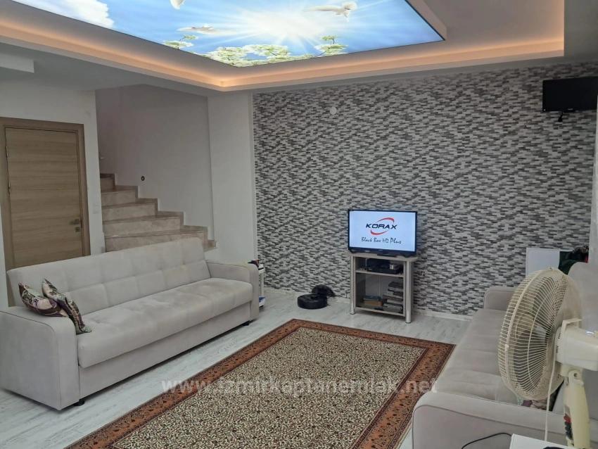 Geräumige 2+1 Villa Zum Verkauf Mit Garten In Seferihisar Doğanbey