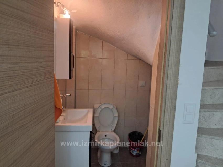 Geräumige 2+1 Villa Zum Verkauf Mit Garten In Seferihisar Doğanbey