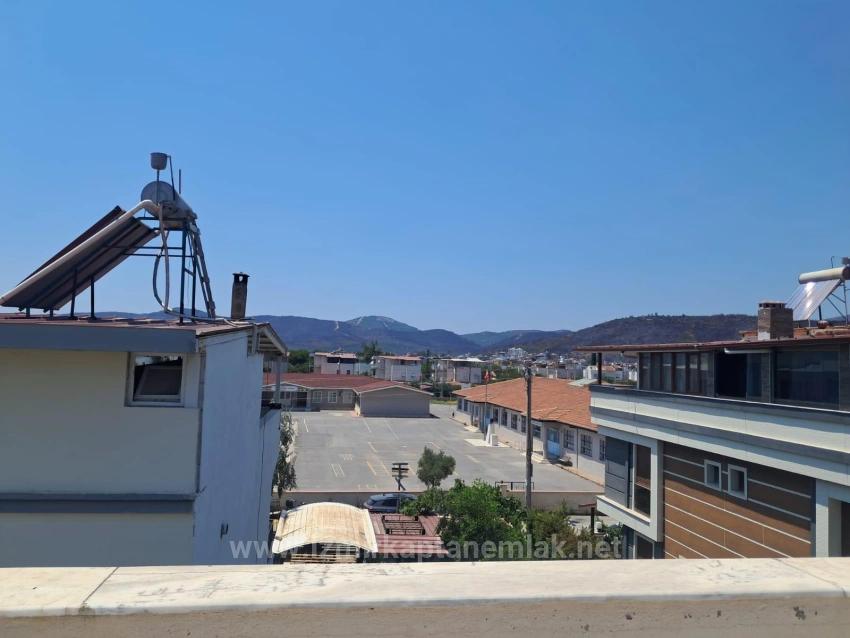 Geräumige 2+1 Villa Zum Verkauf Mit Garten In Seferihisar Doğanbey