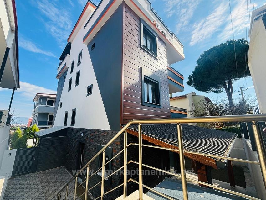 Villa Mit 4+1 Schlafzimmern Und Meerblick Sowie Eigentumswohnung In Seferihisar Doğanbey Zu Verkaufen