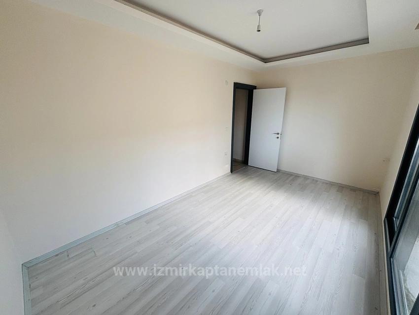 Villa Mit 4+1 Schlafzimmern Und Meerblick Sowie Eigentumswohnung In Seferihisar Doğanbey Zu Verkaufen