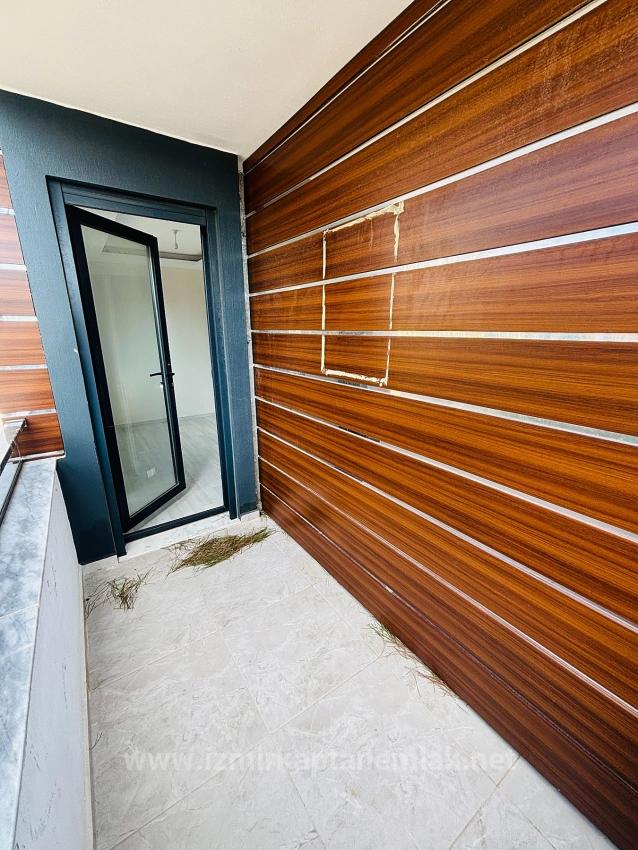 Villa Mit 4+1 Schlafzimmern Und Meerblick Sowie Eigentumswohnung In Seferihisar Doğanbey Zu Verkaufen