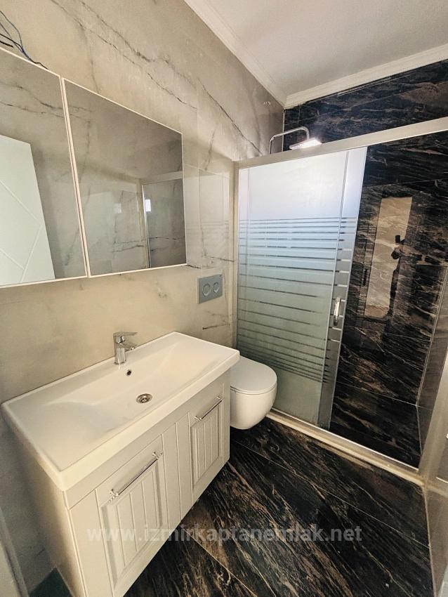 Villa Mit 4+1 Schlafzimmern Und Meerblick Sowie Eigentumswohnung In Seferihisar Doğanbey Zu Verkaufen