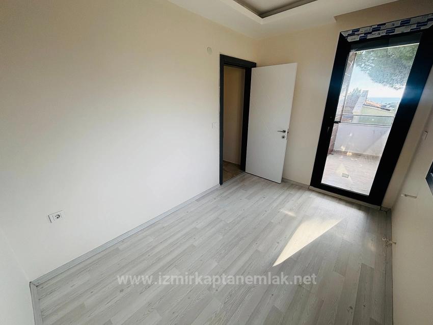 Villa Mit 4+1 Schlafzimmern Und Meerblick Sowie Eigentumswohnung In Seferihisar Doğanbey Zu Verkaufen