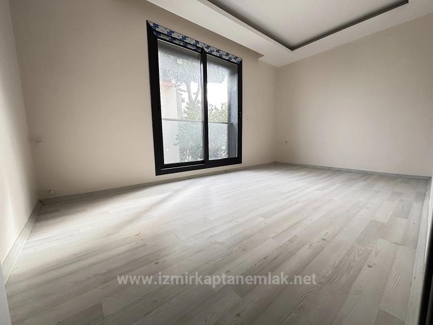 Villa Mit 4+1 Schlafzimmern Und Meerblick Sowie Eigentumswohnung In Seferihisar Doğanbey Zu Verkaufen