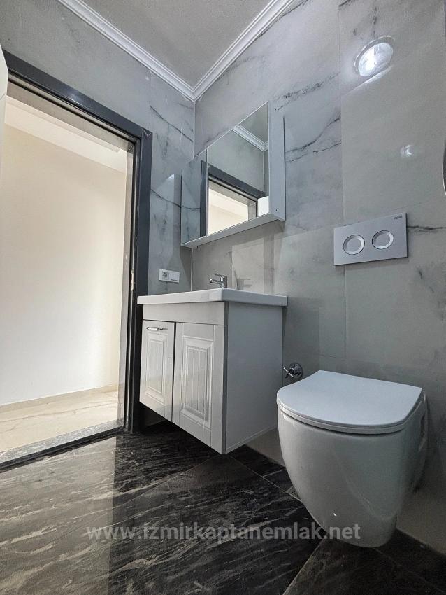 Villa Mit 4+1 Schlafzimmern Und Meerblick Sowie Eigentumswohnung In Seferihisar Doğanbey Zu Verkaufen