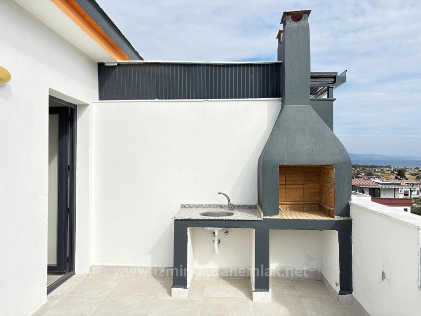 Villa Mit 4+1 Schlafzimmern Und Meerblick Sowie Eigentumswohnung In Seferihisar Doğanbey Zu Verkaufen