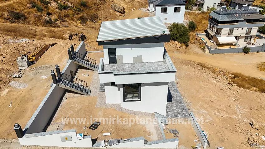 2+1-Zimmer Sommerhaus Zu verkaufen in Atatürk Bz. Seferihisar Doğanbey - 115 m²