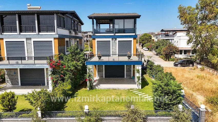 4+1-Zimmer Sommerhaus Zu verkaufen in Payamlı Bz. Seferihisar Doğanbey - 300 m²