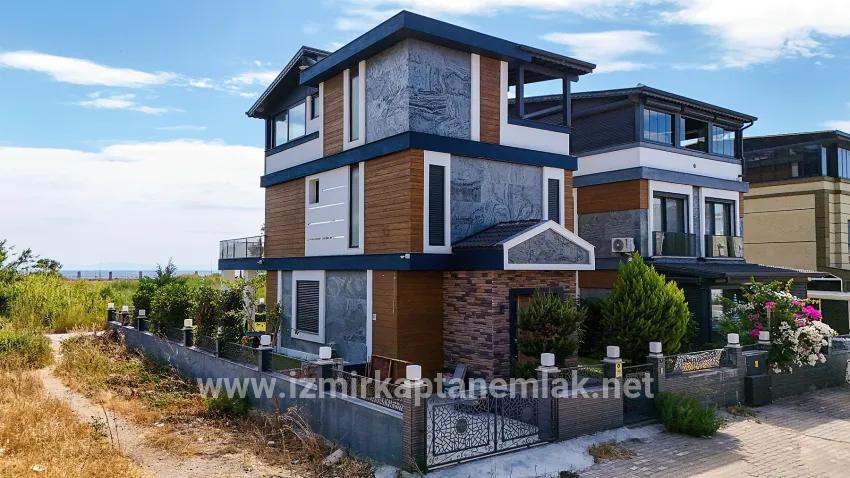 4+1-Zimmer Sommerhaus Zu verkaufen in Payamlı Bz. Seferihisar Doğanbey - 300 m²