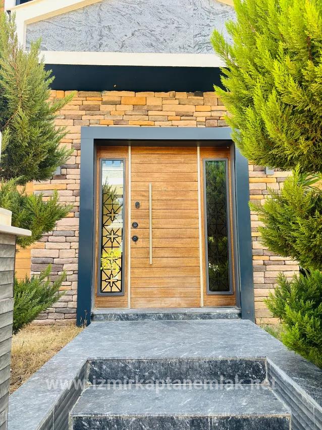 4+1-Zimmer Sommerhaus Zu verkaufen in Payamlı Bz. Seferihisar Doğanbey - 300 m²