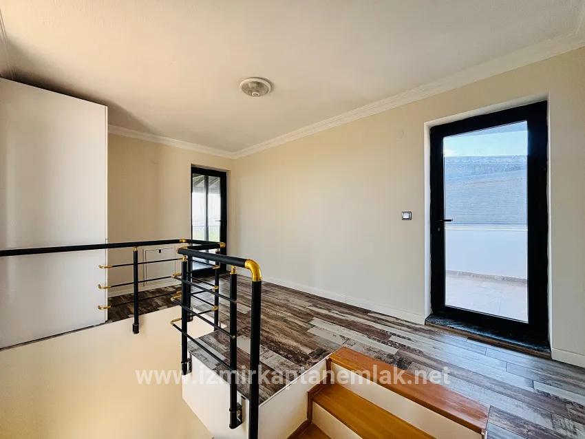 4+1-Zimmer Sommerhaus Zu verkaufen in Payamlı Bz. Seferihisar Doğanbey - 300 m²