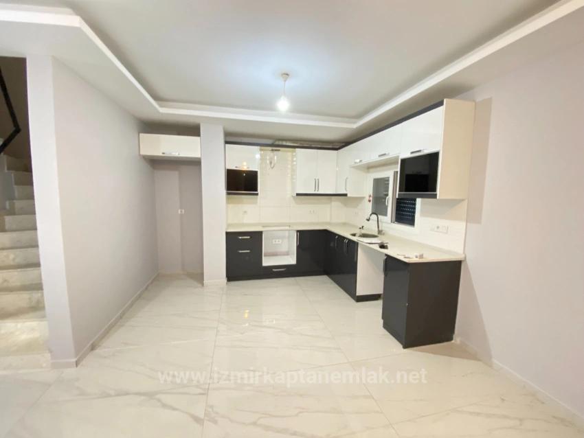 Luftige 3+1 Villa Mit Garten Zum Verkauf In Seferihisar Ürkmez