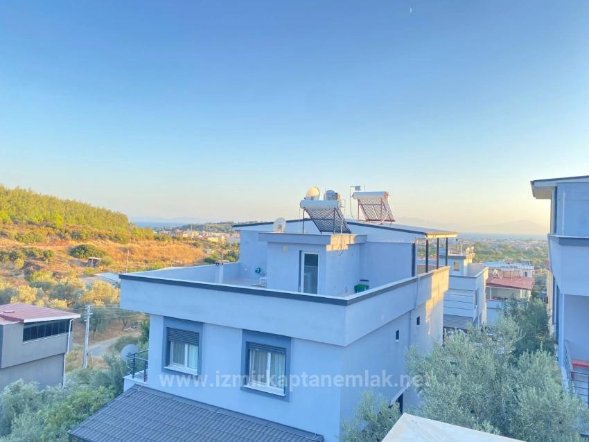 Luftige 3+1 Villa Mit Garten Zum Verkauf In Seferihisar Ürkmez