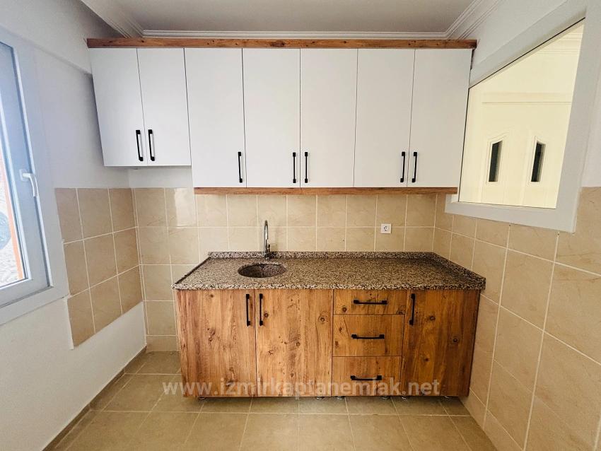 2+1 Wohnung Zum Verkauf Mit Garten In Seferihisar Ürkmez, Zentrale Lage