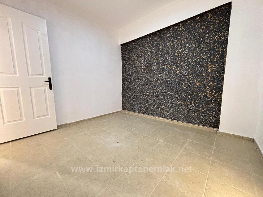 2+1-Zimmer-Wohnung In Seferihisar Ürkmez Zu Verkaufen, Mit Separater Küche Und Garten, Keine Nebenkosten