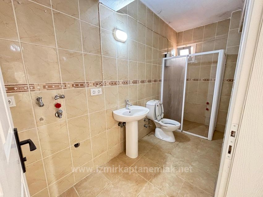 2+1-Zimmer-Wohnung In Seferihisar Ürkmez Zu Verkaufen, Mit Separater Küche Und Garten, Keine Nebenkosten