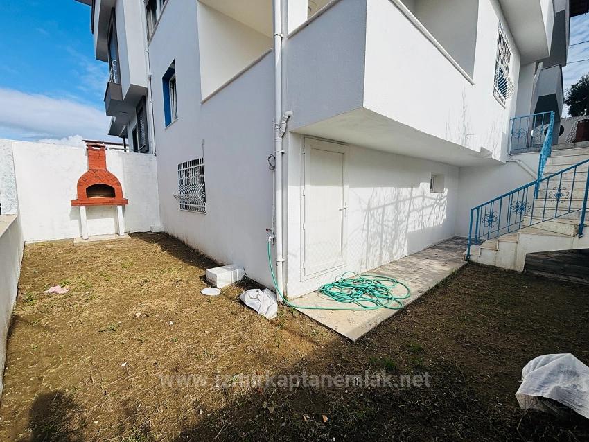 2+1-Zimmer-Wohnung In Seferihisar Ürkmez Zu Verkaufen, Mit Separater Küche Und Garten, Keine Nebenkosten