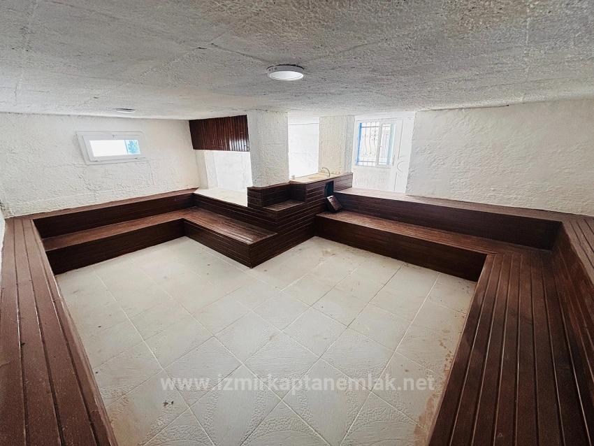 2+1-Zimmer-Wohnung In Seferihisar Ürkmez Zu Verkaufen, Mit Separater Küche Und Garten, Keine Nebenkosten