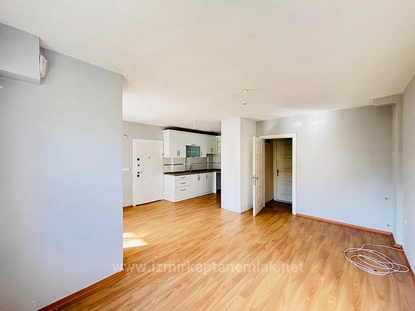 4+1 Triplex Mit Freistehendem Parkplatz Und Garten In Seferihisar Doğanbey