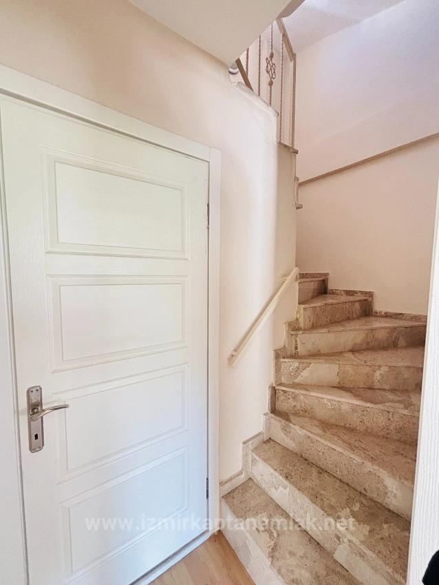 4+1 Triplex Mit Freistehendem Parkplatz Und Garten In Seferihisar Doğanbey