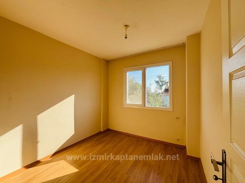 4+1 Triplex Mit Freistehendem Parkplatz Und Garten In Seferihisar Doğanbey