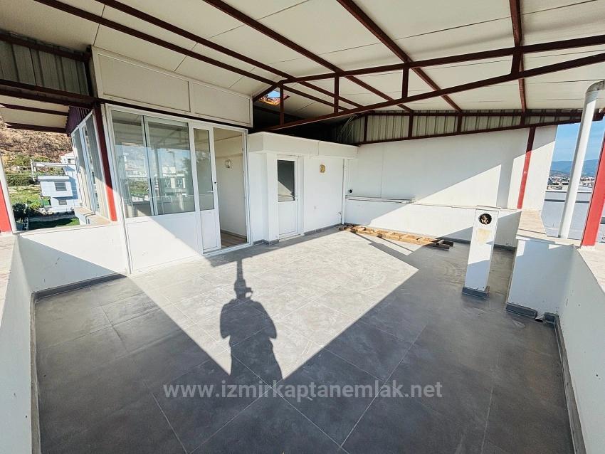 4+1 Triplex Mit Freistehendem Parkplatz Und Garten In Seferihisar Doğanbey