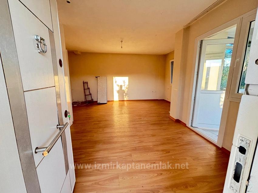 4+1 Triplex Mit Freistehendem Parkplatz Und Garten In Seferihisar Doğanbey