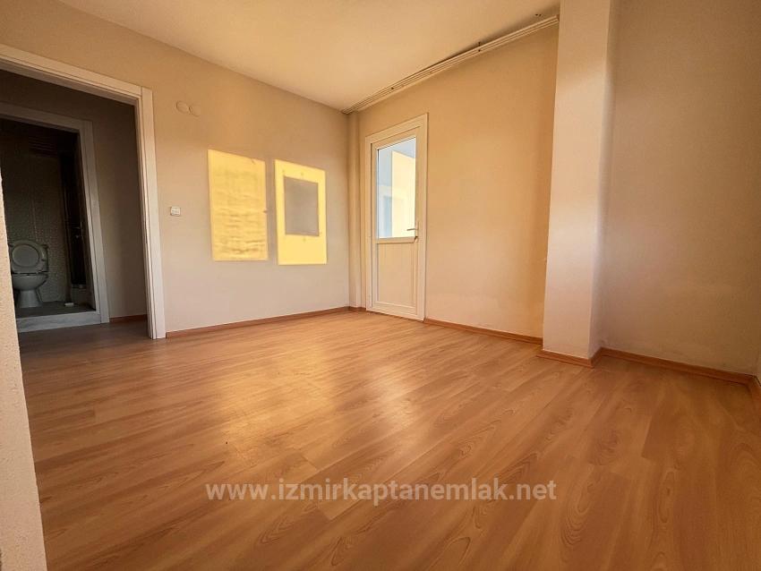 4+1 Triplex Mit Freistehendem Parkplatz Und Garten In Seferihisar Doğanbey