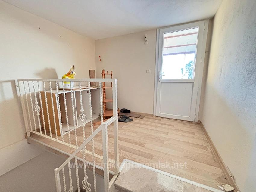 4+1 Triplex Mit Freistehendem Parkplatz Und Garten In Seferihisar Doğanbey