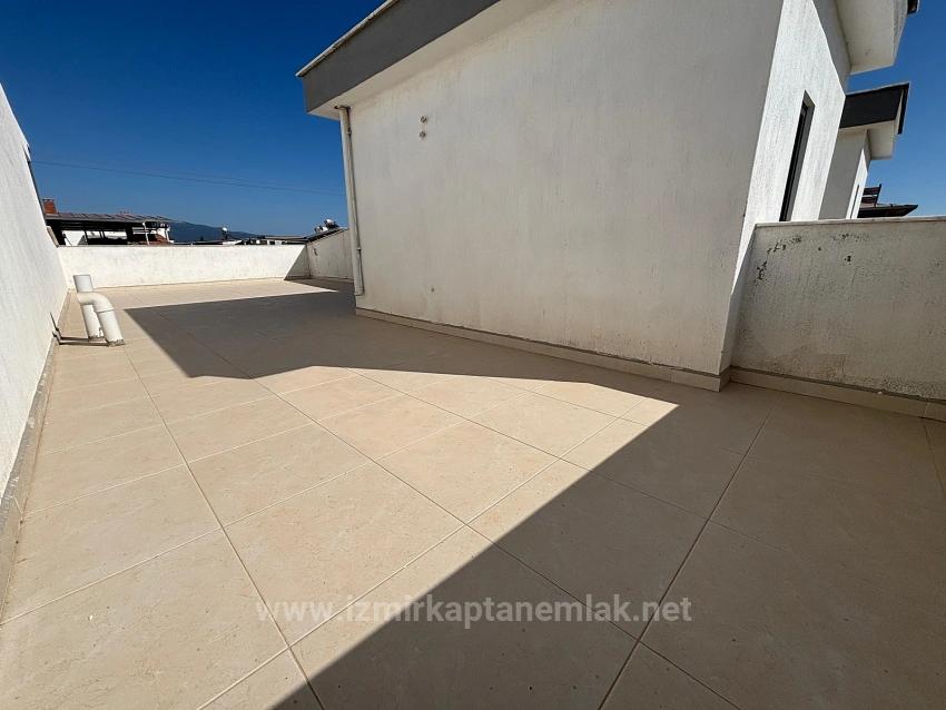 Geräumige 3+1 Villa Zum Verkauf Im Zentrum Von Seferihisar Doğanbey