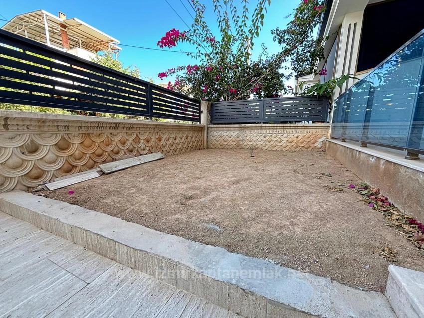 3+1 Villa Mit Parkplatz Und Garten In Seferihisar Doğanbey Zu Verkaufen, 500 Meter Vom Strand Entfernt