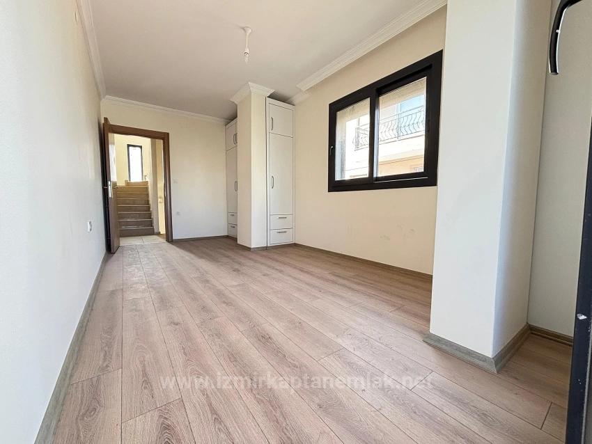 3+1 Villa Mit Parkplatz Und Garten In Seferihisar Doğanbey Zu Verkaufen, 500 Meter Vom Strand Entfernt