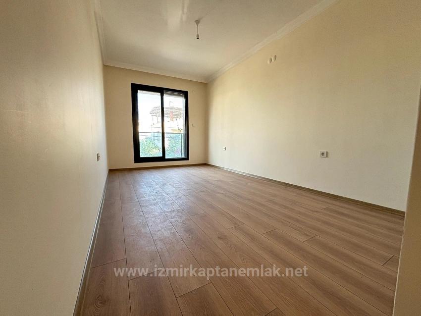 3+1 Villa Mit Parkplatz Und Garten In Seferihisar Doğanbey Zu Verkaufen, 500 Meter Vom Strand Entfernt