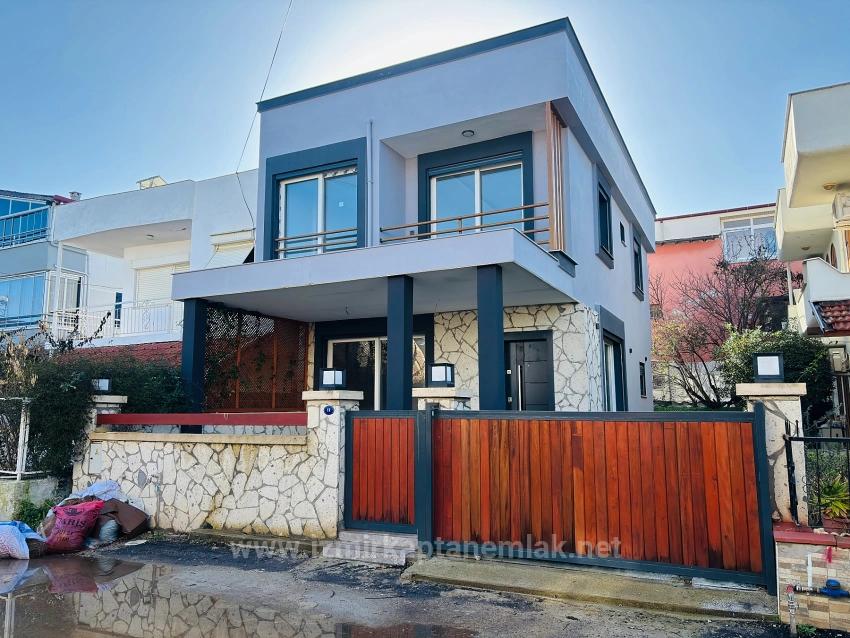 Freistehende, Geräumige 3+1 Villa Zum Verkauf Im Zentrum Von Seferihisar Payamlı