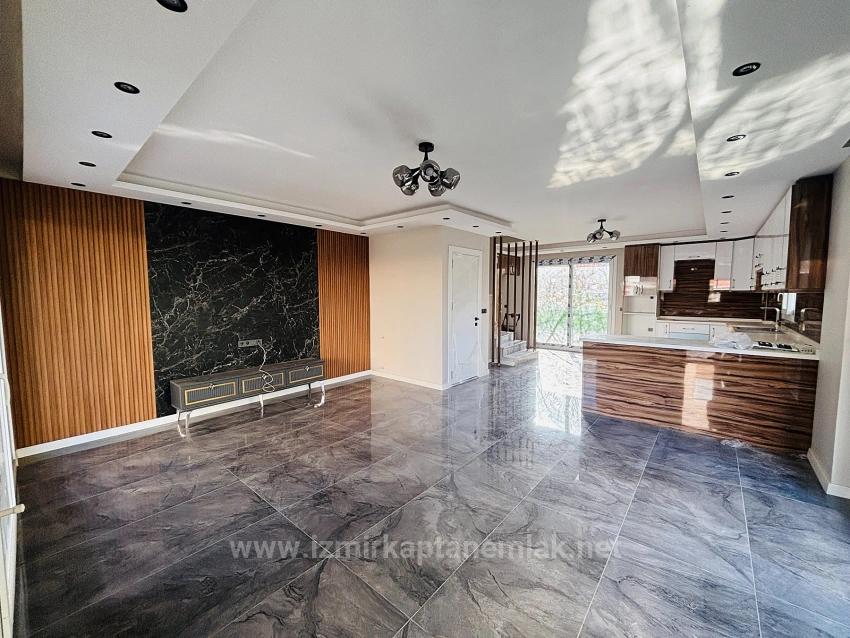 Freistehende, Geräumige 3+1 Villa Zum Verkauf Im Zentrum Von Seferihisar Payamlı