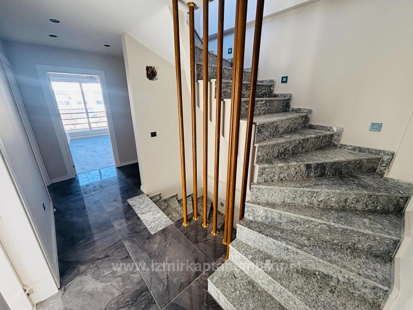 Freistehende, Geräumige 3+1 Villa Zum Verkauf Im Zentrum Von Seferihisar Payamlı